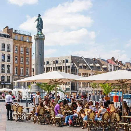 Deux Sur La Place Sebastopol Daire Lille
