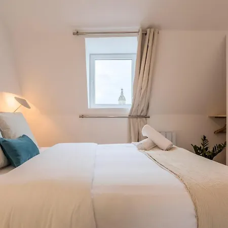 Deux Sur La Place Sebastopol Apartman *