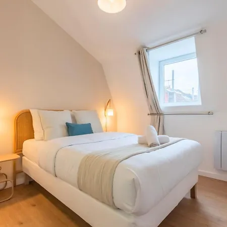 Deux Sur La Place Sebastopol