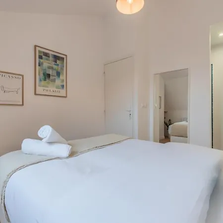 Deux Sur La Place Sebastopol Apartman *