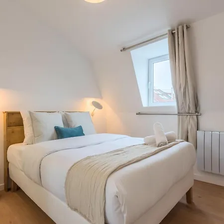 Deux Sur La Place Sebastopol Rijsel